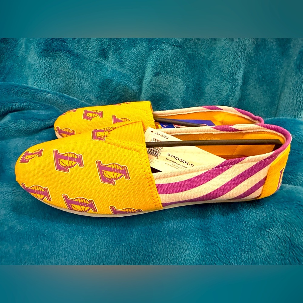 NWT Large (9/10) FOCO (Officially Licensed NBA Product) LA Lakers Shoe.